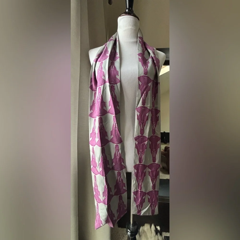 ✨ 💀Iconic Thomas Wylde Skull Print Silk Scarf 💀✨